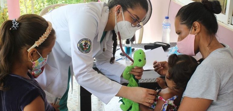 30461 brigada de salud para damnificados por inundaciones 1024x600