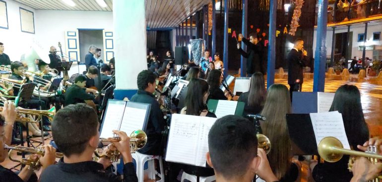 En Marsella la Escuela de Musica rindio sentido homenaje a los padres de familia 14