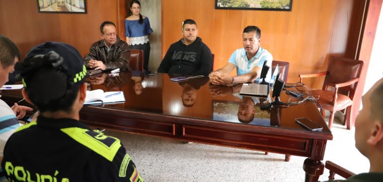 Marsella contempla su protocolo de accion para atender las emergencias que se podrian presentar frente a erupcion del Volcan 1