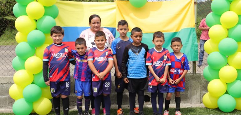 Con la participación de 100 niños inició en Marsella el Mundialito de Fútbol 5 en la Cancha Sintética (7)