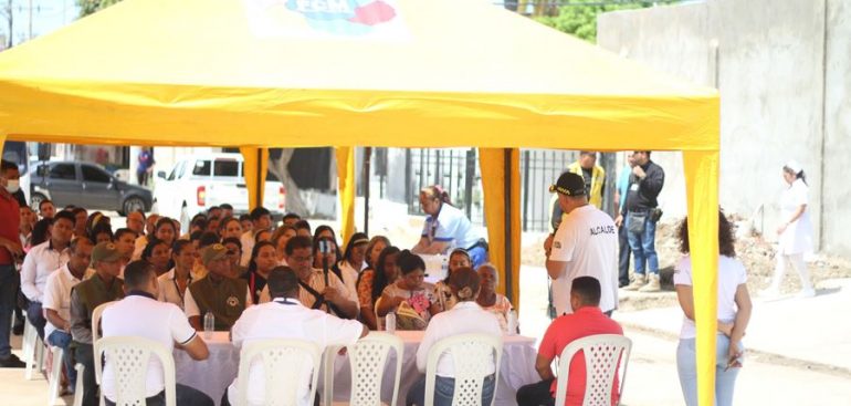 55250 alcalde mohamad dasuki socializo obras de pavimentacion 405283 1024x600